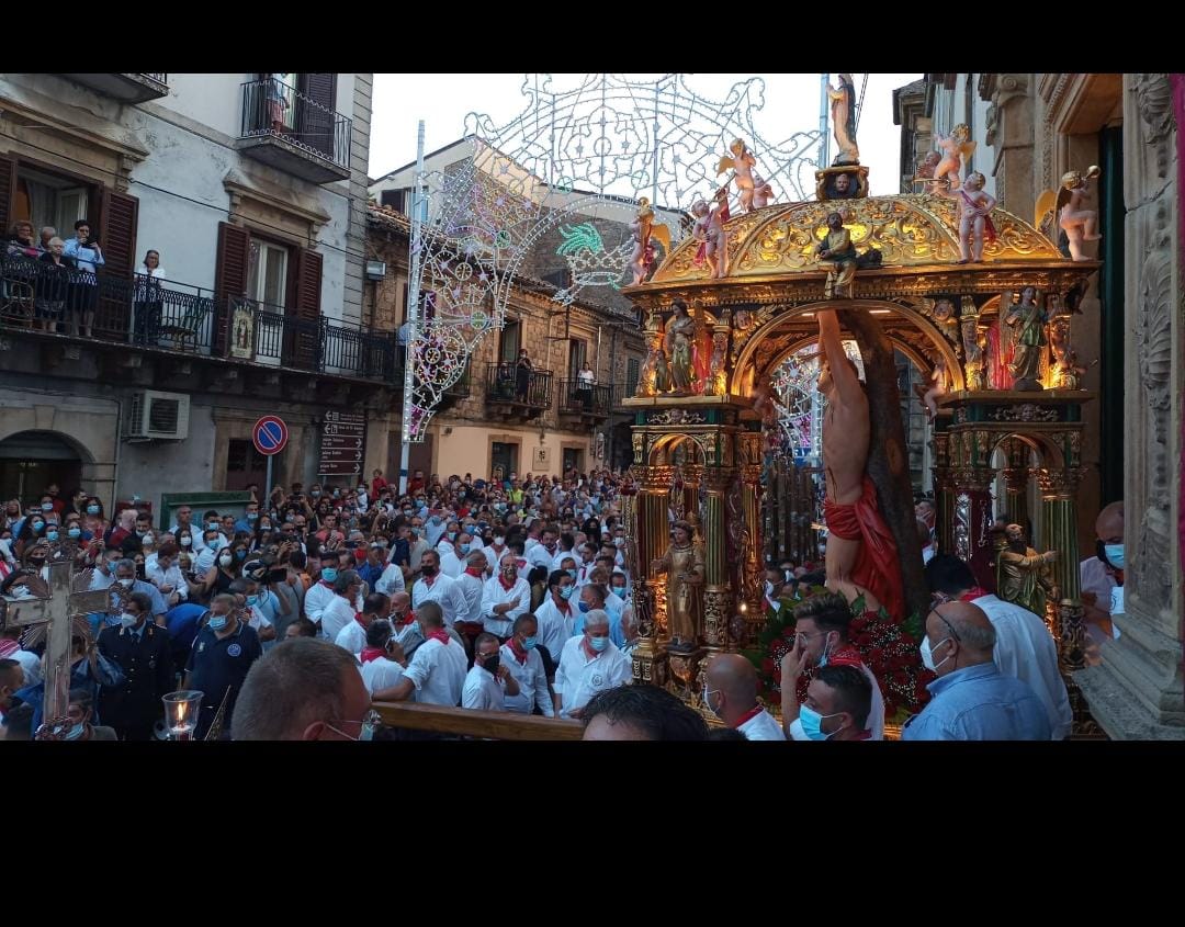 In Sicilia ci sono Santi e Santini