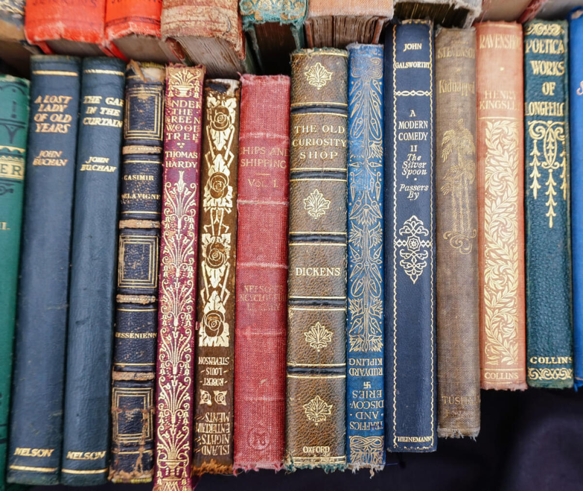 Componenti degli oli essenziali contro il deterioramento dei libri - 