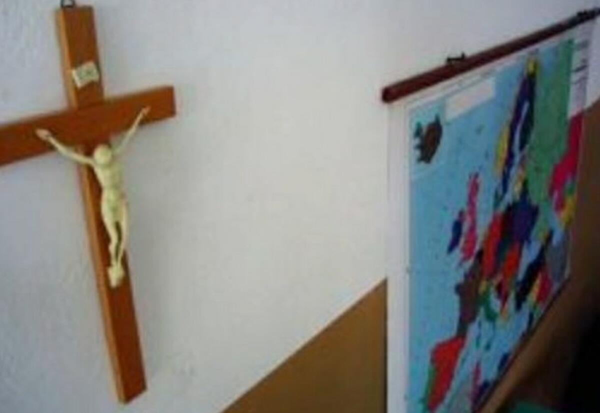 Insegnanti eversivi che fanno recitare le preghiere a scuola - 