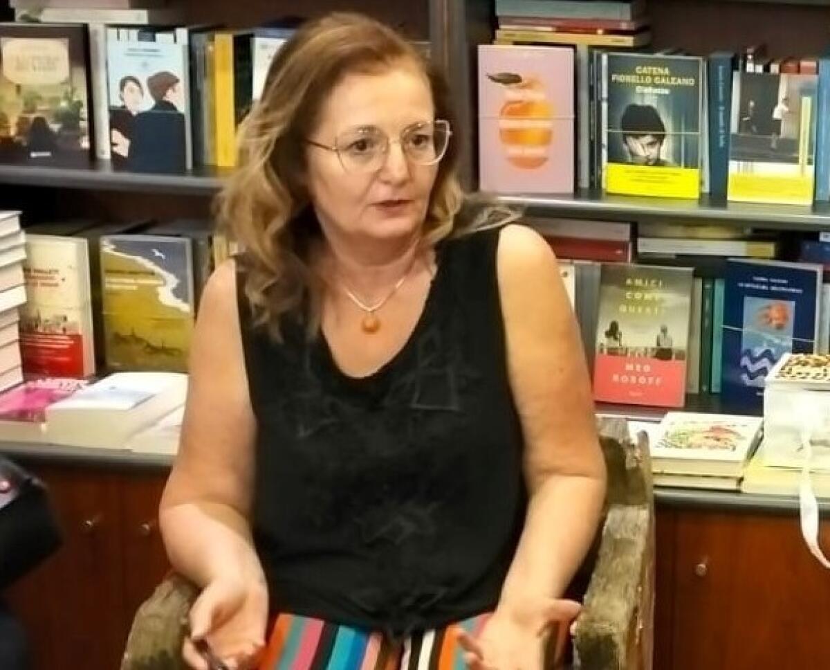 Anna Vasquez nella libreria Città Aperta di Troina per parlare del suo romanzo “Malacriata" - 