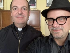 Dario Leone, Don Nicola Florio. “Come un salvagente. Dialogo tra un sacerdote cattolico e un sociologo marxista”.