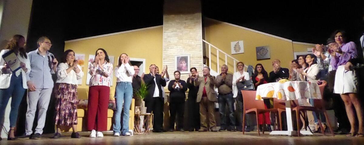 NICOSIA. GRANDE SUCCESSO PER LA FILODRAMMATICA GIRASOLE CON “POMPIERI IN TACCHI A SPILLO” - 