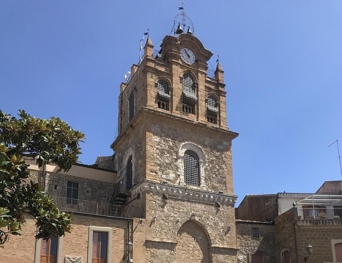 Aidone: emigrato in America dona 3700 euro per ripristinare due orologi monumentali - 