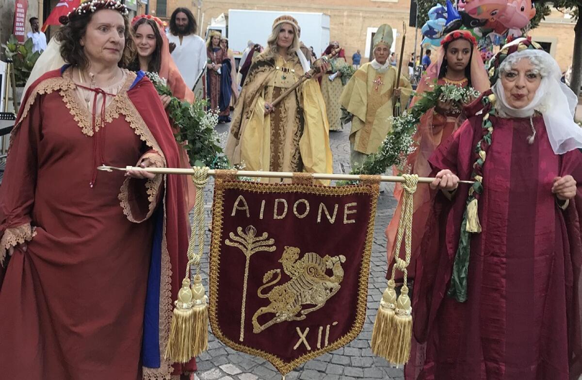 Aidone. Il Battimento dell'associazione Contessa Adelasia con il suggestivo combattimento tra cristiani e saraceni - 