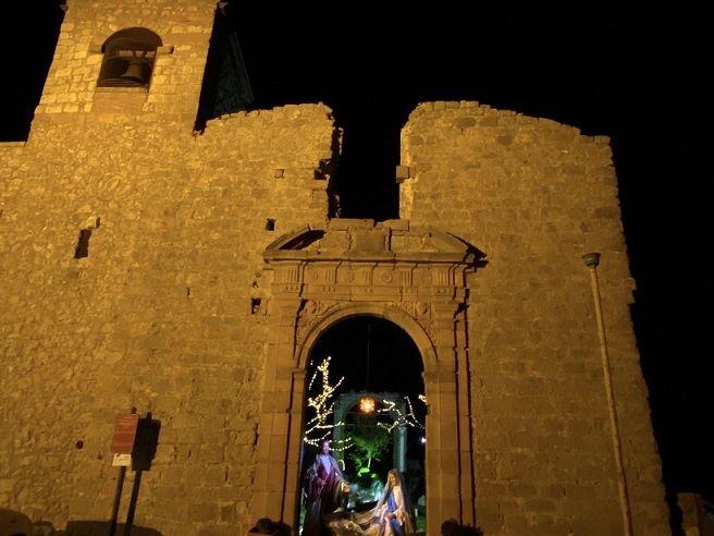 Aidone. Location provocatoria della confraternita dell'Annunziata per l'esposizione del presepe nella tecnica acrolitica