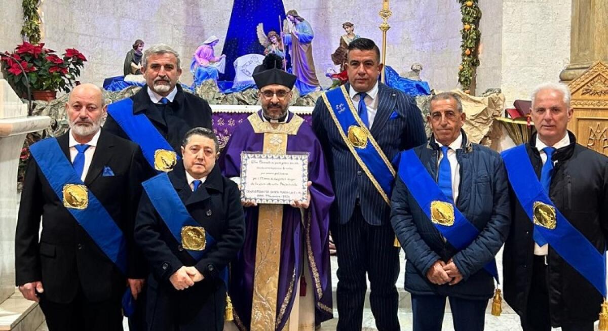 Aidone: targa/ricordo della confraternita Santa Maria La Cava a padre Carmelo Cosenza - 