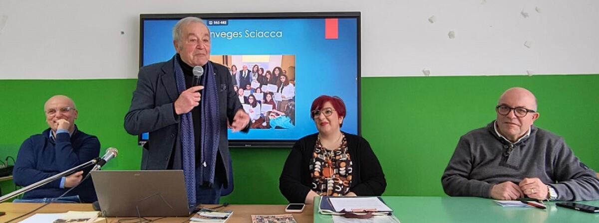 Alla scuola media Mattei di Gagliano incontro con lo scrittore Enzo Randazzo, presidente Premio internazionale Navarro - 