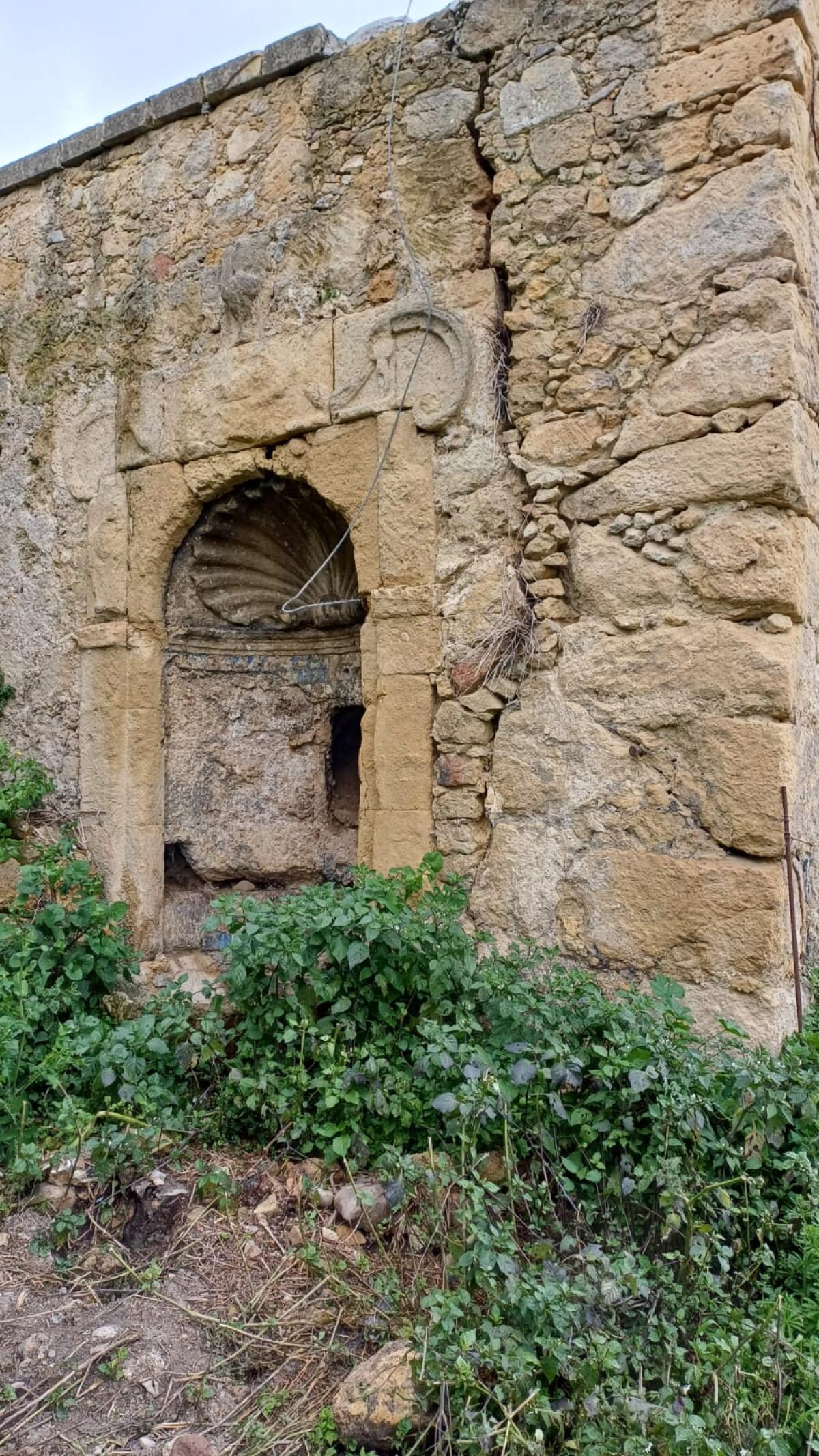 SiciliAntica Leonforte: rischio crollo muro Sicula Tempe (Giardino Grande) e della Granfonte - 