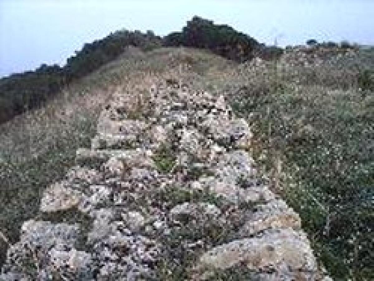 Rossomanno (territorio di Valguarnera Caropepe, castellazzo degli Uberti) - 