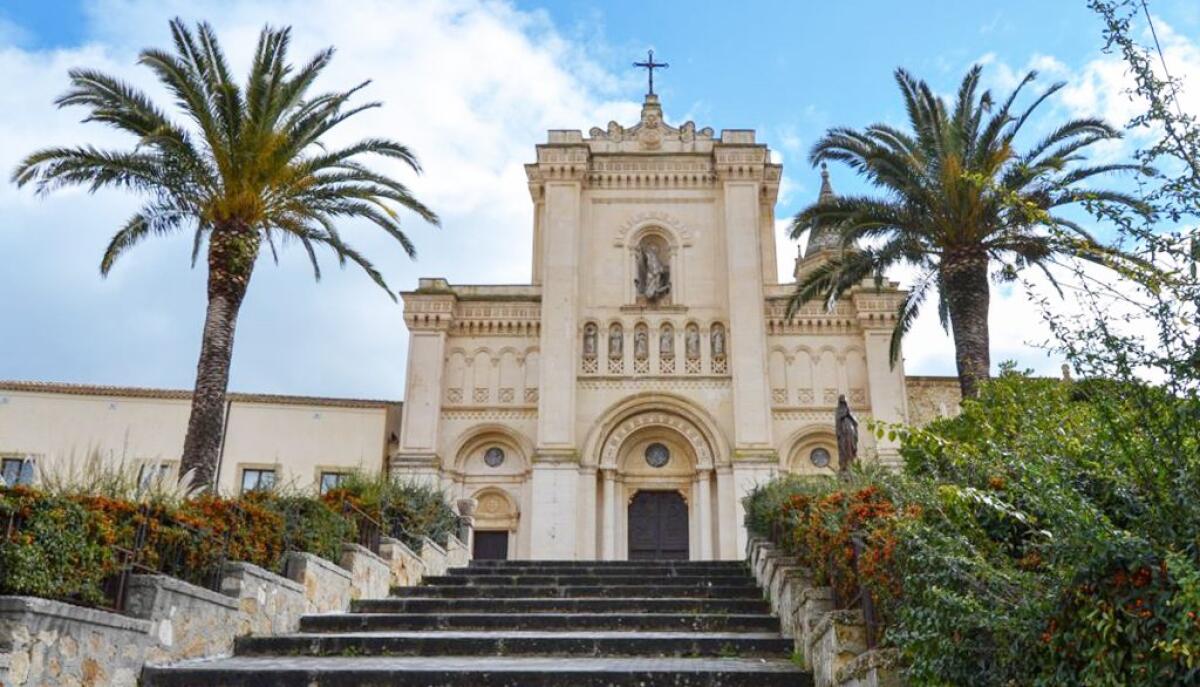 Agira. Abazia Reale di Santa Maria Latina - 