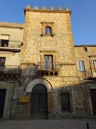 Piazza Armerina: Torrione Cinta Muraria e Torre del Padre Santo