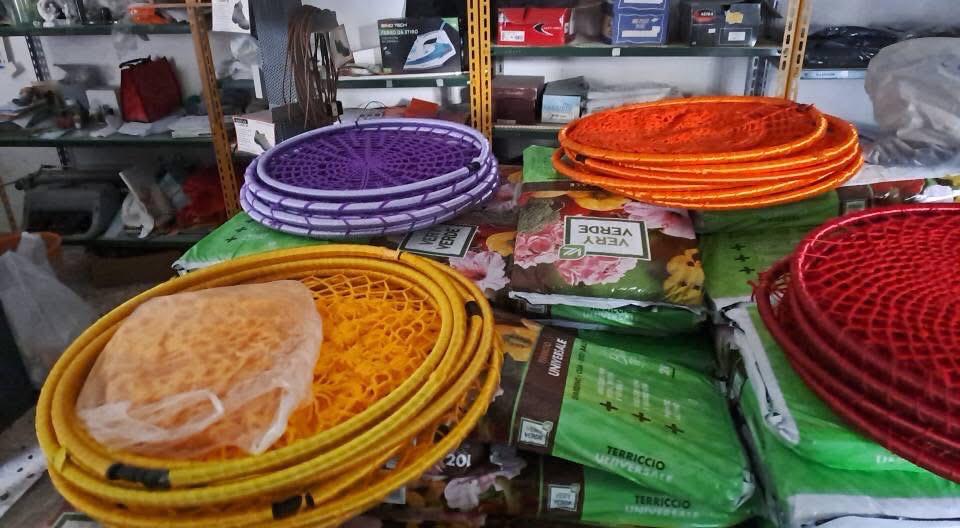 Aidone: centrini a mano come arredo urbano nel centro storico