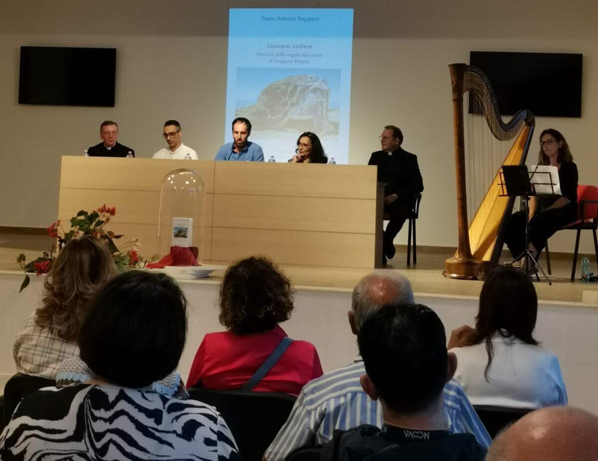 Gagliano. Successo per presentazione libro “Lasciarsi cadere” di don Ruggiero - 