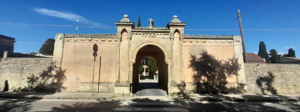Degrado del portale del cimitero di Leonforte - 
