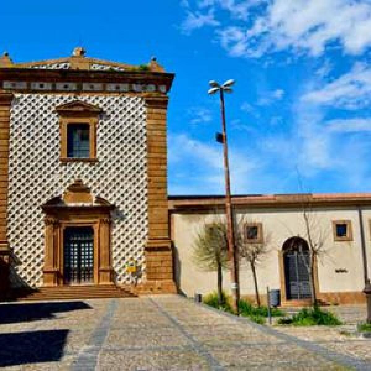 Aidone: riapre la chiesa di San Domenico con la mostra Equus Inter Lumina di Gustavo Aceves - 