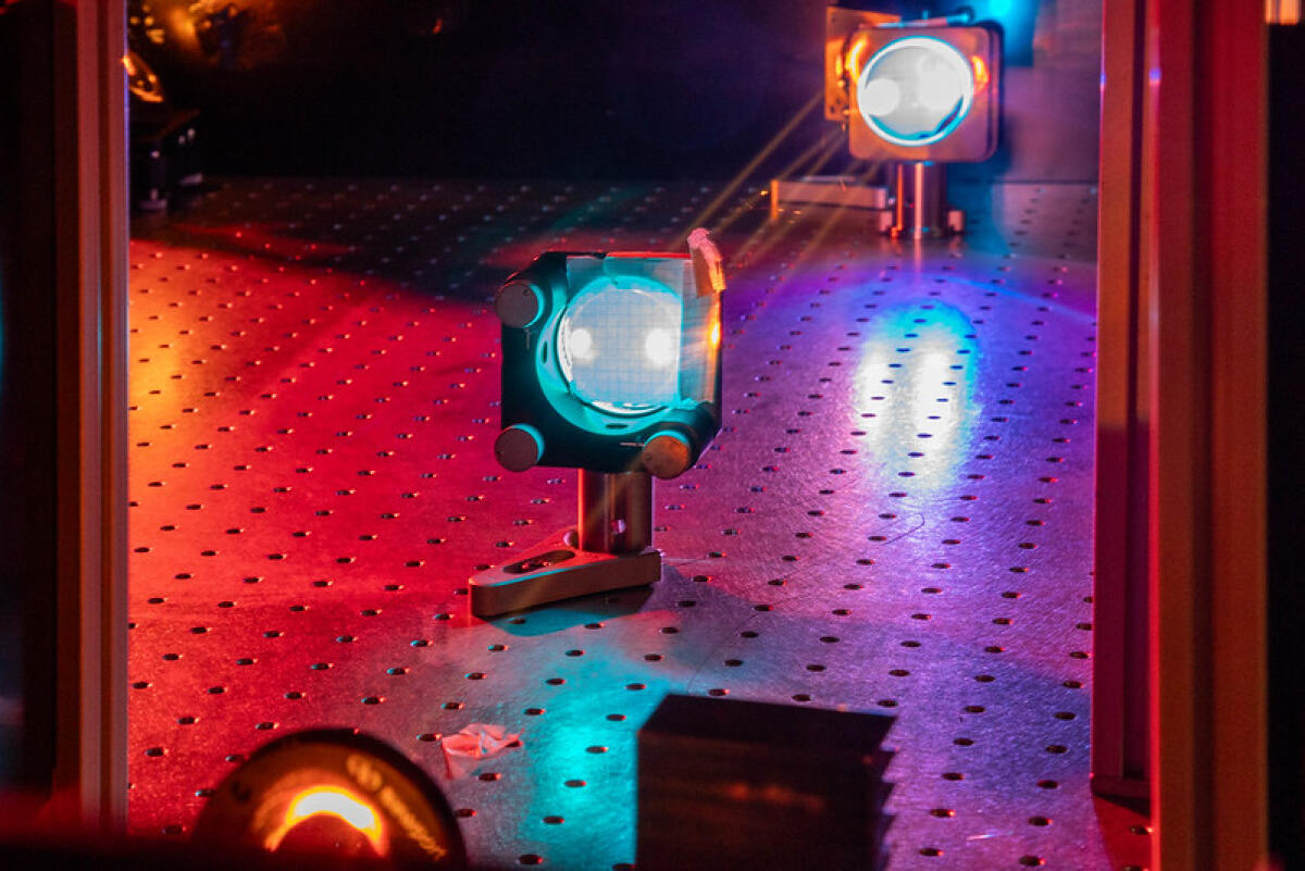 Nuove prospettive sull’interazione luce–materia:  verso l’elettronica ultrarapida - 