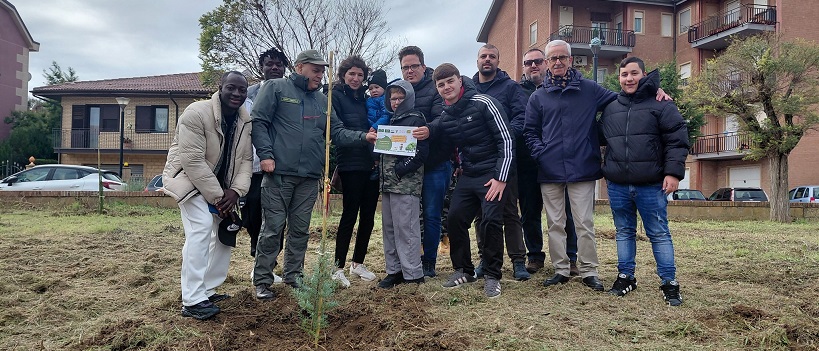 Aidone: “Un albero per ogni nato” piantumati 18 alberelli tanti quanti i nati del 2024