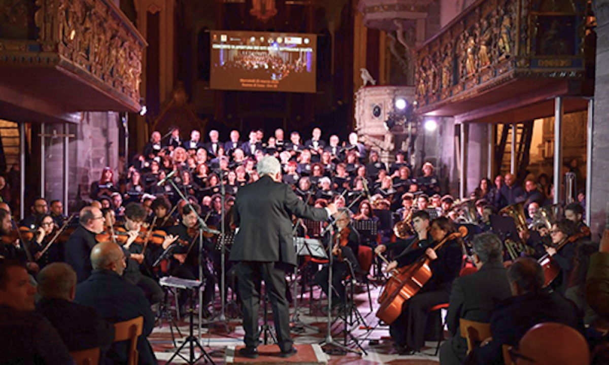 Lacrime e applausi nel Duomo di Enna: la musica accende l’anima della Settimana Santa - 
