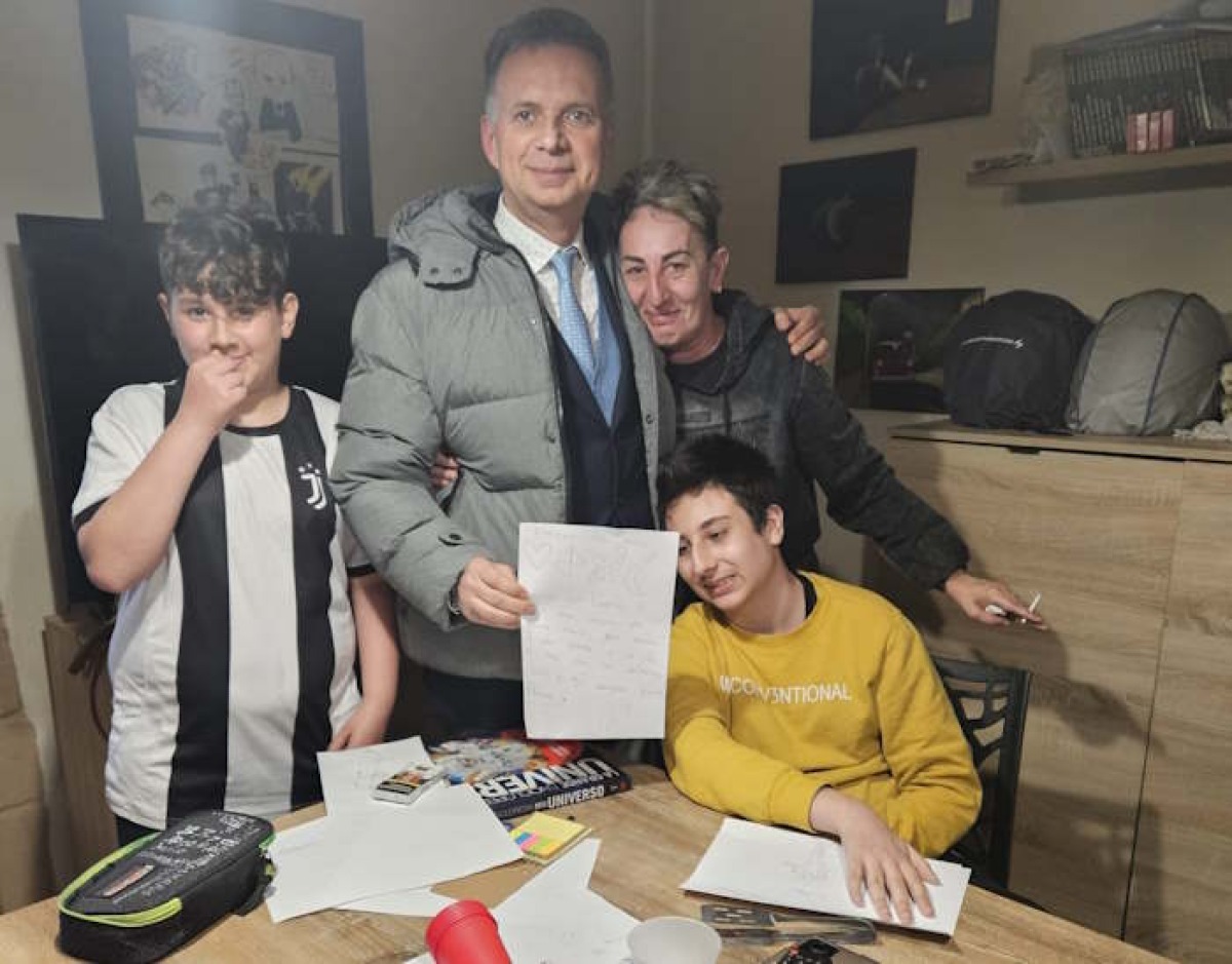 Direttore Generale ASP Enna va a trovare Davide per il suo compleanno: gli auguri, un biglietto scritto col cuore e le idee più chiare - 