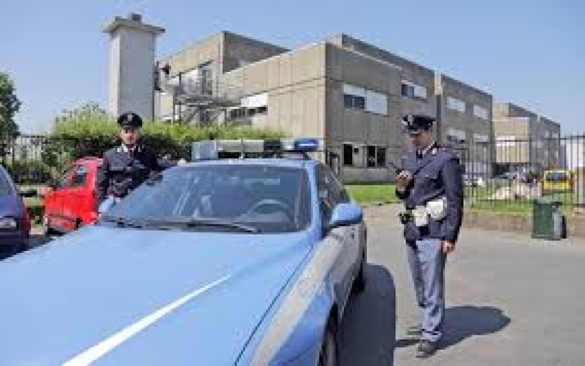 Spaccio vicino a una scuola a Piazza Armerina, emesso un D.A.C.Ur. dal Questore di Enna a giovane - 