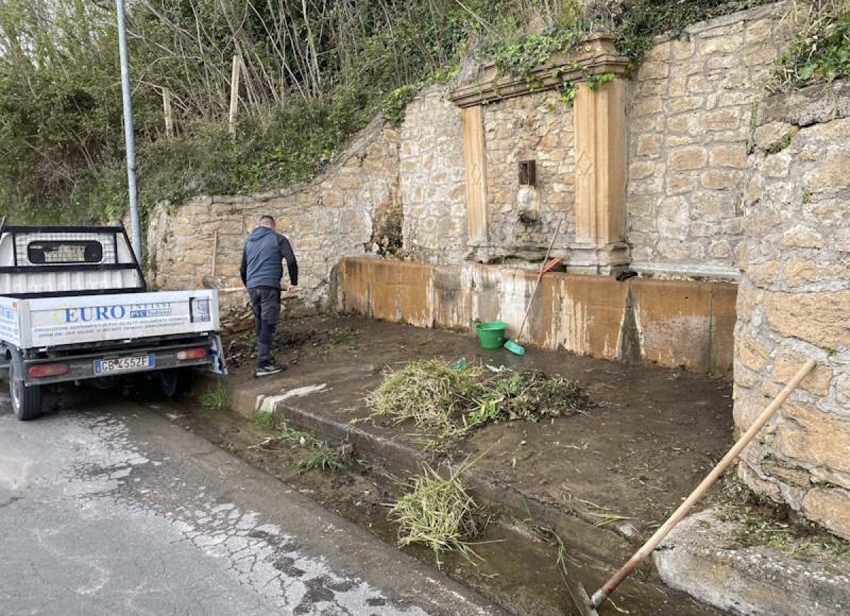 Aidone. Ordinaria storia di cittadinanza attiva: famiglia Tudisco ripristina la fontana Acqua Nova - 