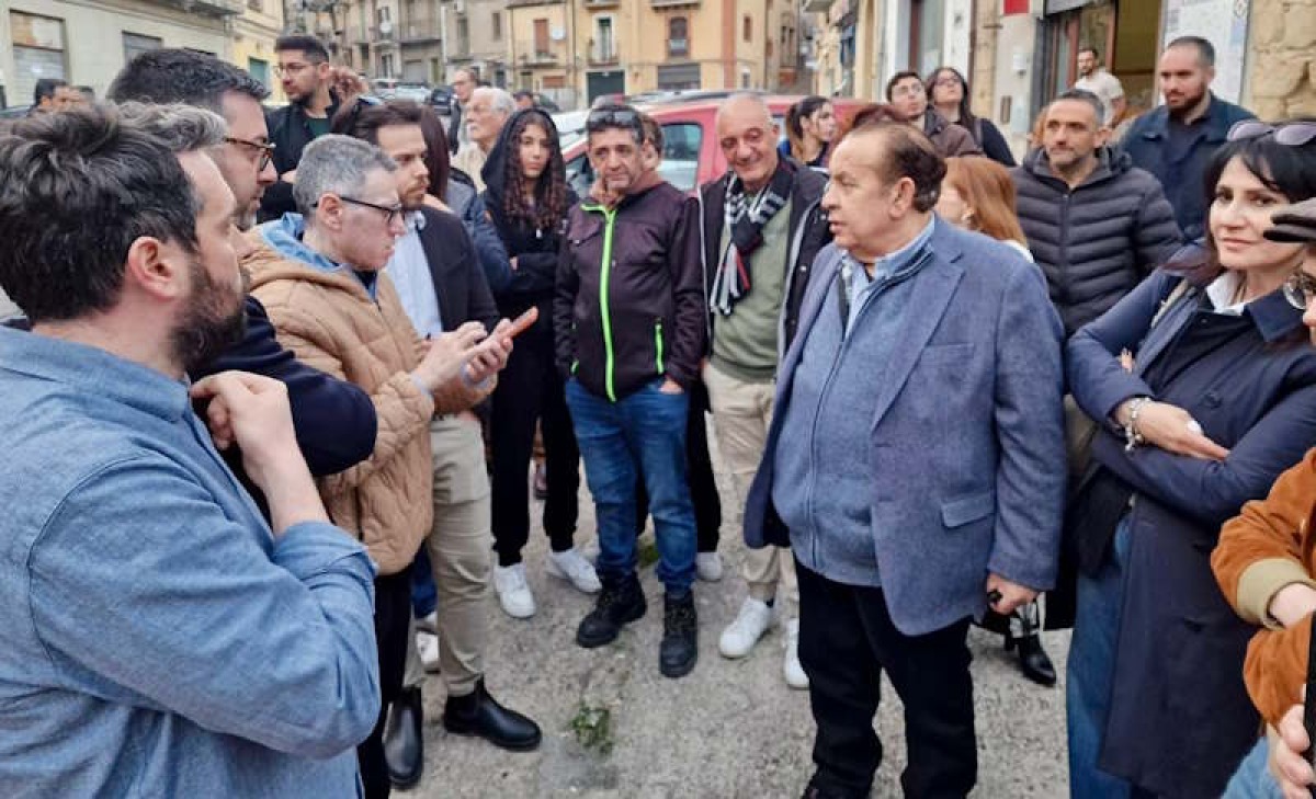 Crisafulli parte da Villa Farina e incontra commercianti della zona Pisciotto - 