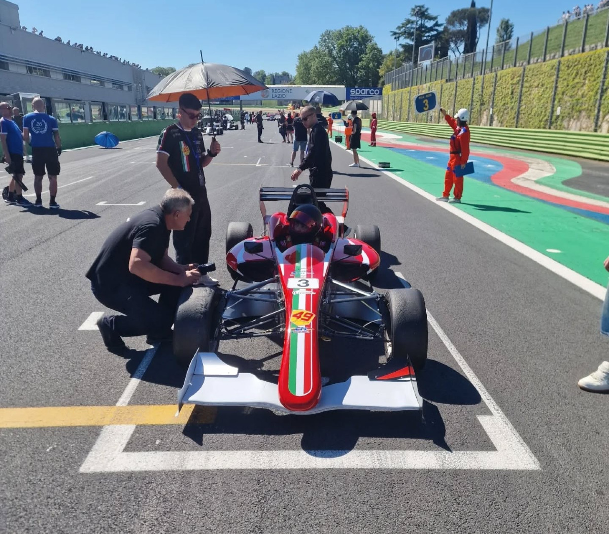 Dalle Ceneri al Podio: L'Impresa "Impossibile" di Giacomo Pellegrino a Vallelunga  - 