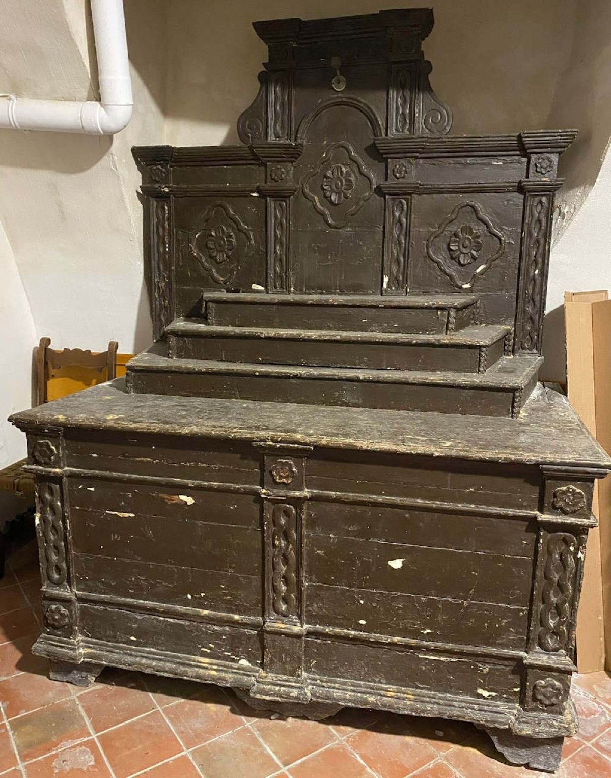 Aidone. Appello dalla Confraternita dell'Annunziata per restaurare un prezioso mobile dell'800 - 