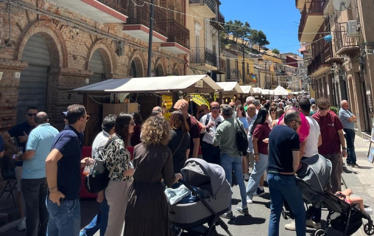 Troina: XXVIII sagra "Vastedda cu sammucu" visitatori da tutta Sicilia, sold out per i locali prodotti - 