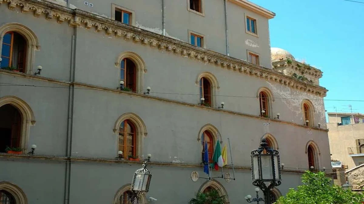  Verde, strade ed edilizia scolastica: i primi (irrisori) interventi dell'Amministrazione Crisafulli - 