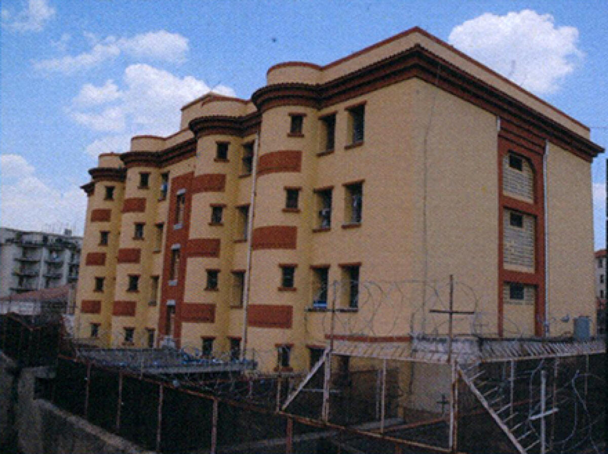 Carcere Enna. Tenta di evadere, detenuto cade durante la fuga e si rompe la gamba - 