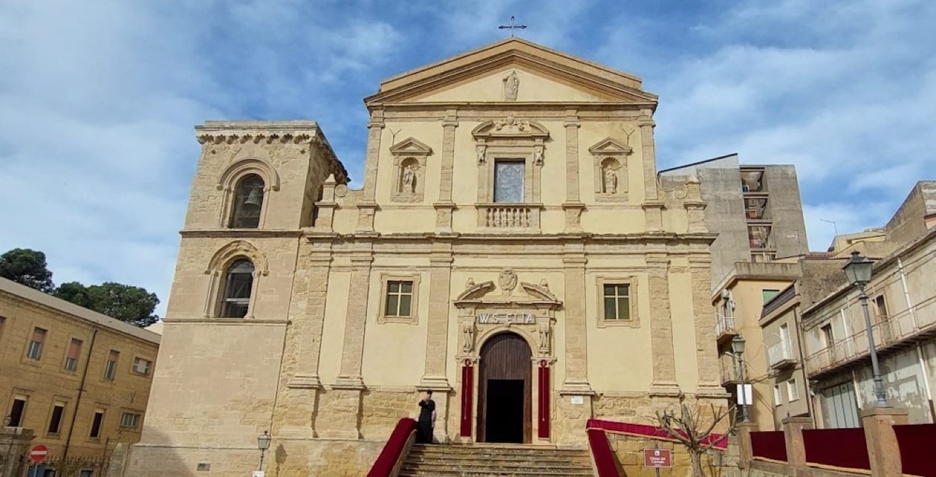 Accoglienza storica a Enna per la reliquia dello scapolare di San Giovanni Paolo II presso la Chiesa Madonna del Carmelo - 