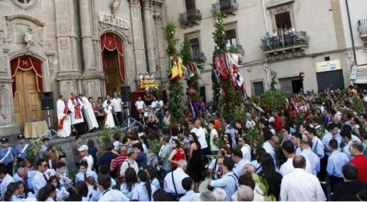 Regalbuto si veste già di Festa: al via la raccolta per San Vito - 