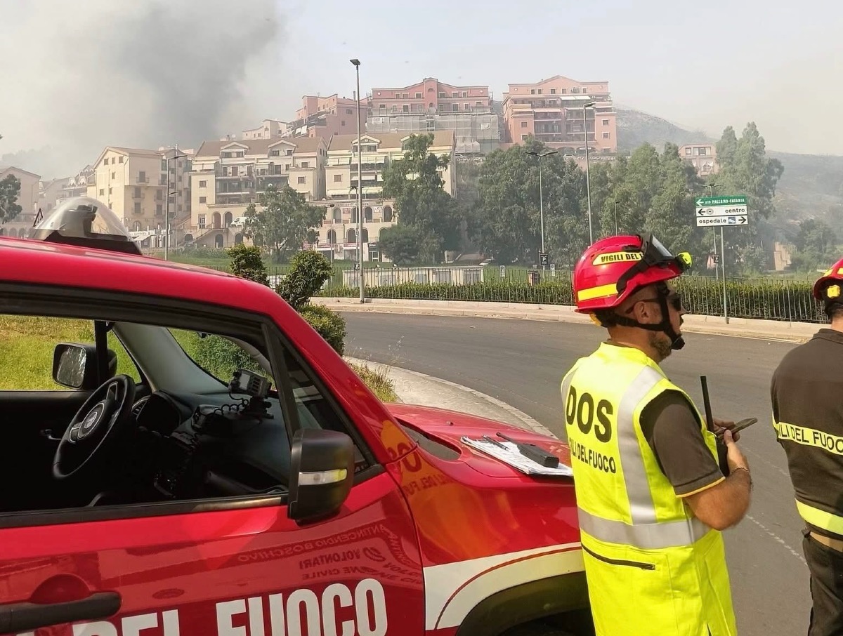 Incendio ad Enna bassa, l’Amministrazione comunale: evitare il panico. Incendio anche a Dittaino - 