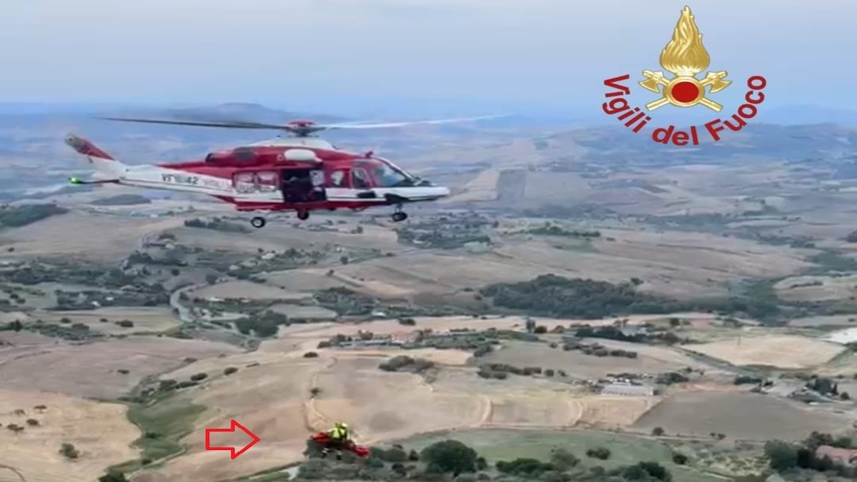 Donna precipita in un dirupo a Calascibetta: salvata dall'elicottero dei Vigili del Fuoco - 
