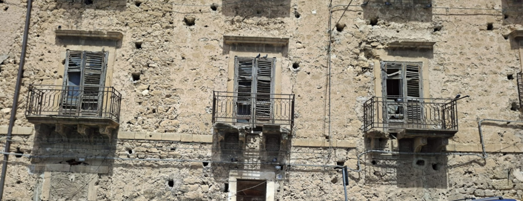 Leonforte: rimossi dalla facciata dello storico Palazzo Branciforti di tutti i materiali instabili - 
