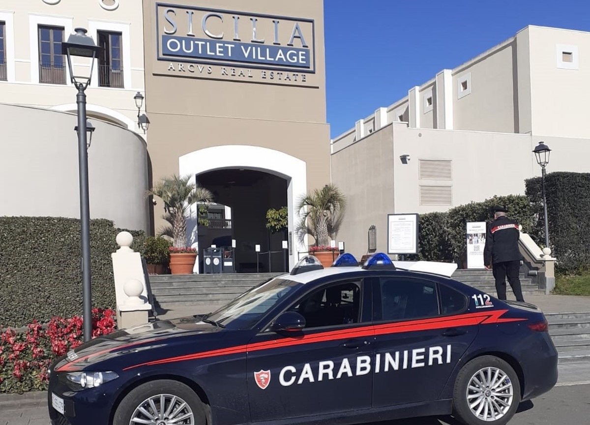 Sicilia Outlet Village: individuati dai Carabinieri autori di vari furti o tentati furti di autovetture - 