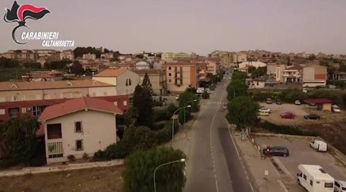 Sparatoria e coltellata a Riesi, si presenta in carcere a Enna dopo la fuga: fermato 55enne - 