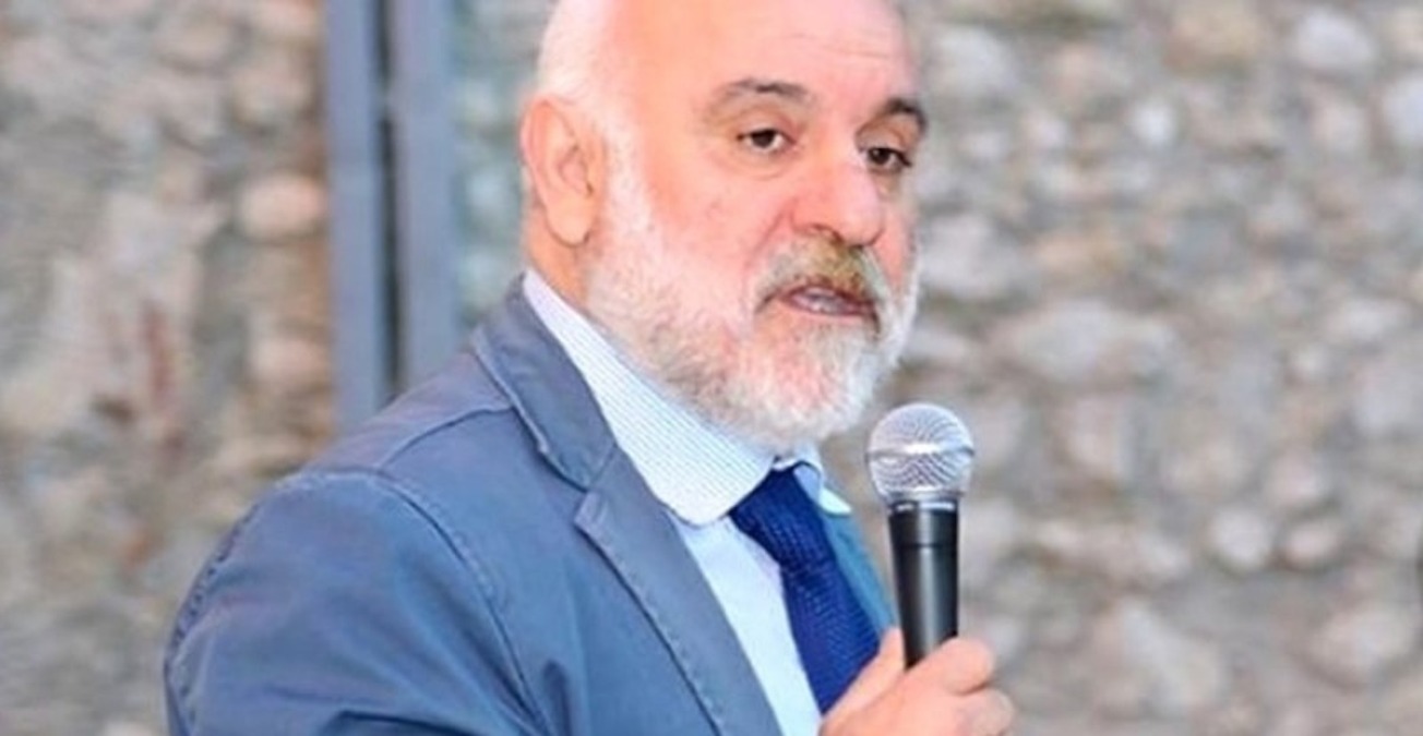 Stampa l'articolo | Invia ad un amico | Trapani, il segretario generale Panepinto lascia Palazzo d'Alì e va ad Enna - 