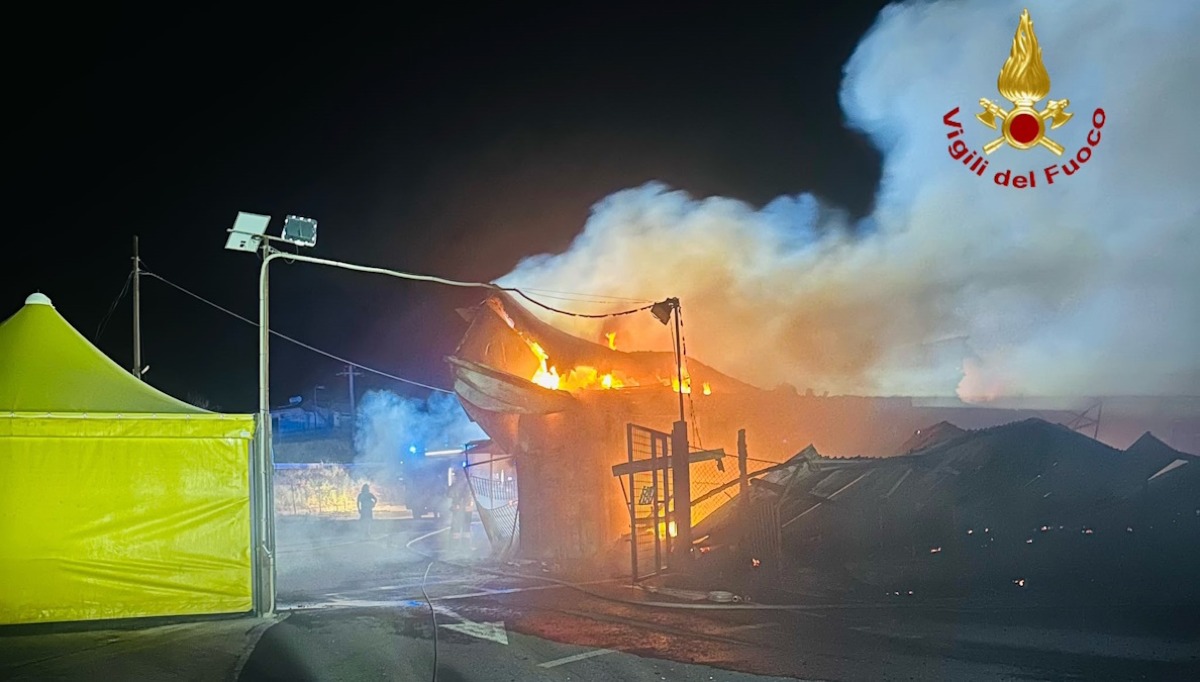 Enna. Incendio nella notte al kartodromo di Bivio Ramata - 