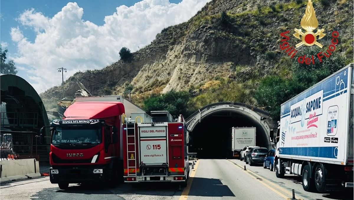 A19, Galleria San Nicola -direzione Palermo- temporaneamente chiusa al traffico per incidente mezzo pesante - 