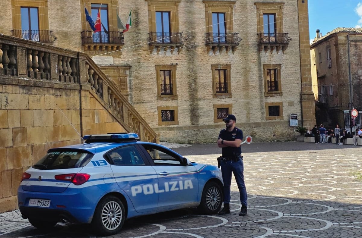 Piazza Armerina. Polizia esegue arresto su ordine dell'Autorità giudiziaria per applicazione di una misura cautelare - 
