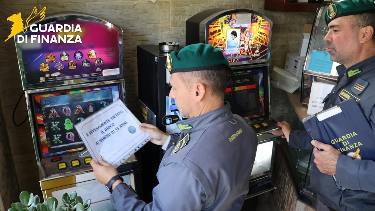 GDF Enna: stretta sul gioco illegale nell'ennese, Piazza Armerina centro scommesse sanzionato anche per antiriclaggio - 