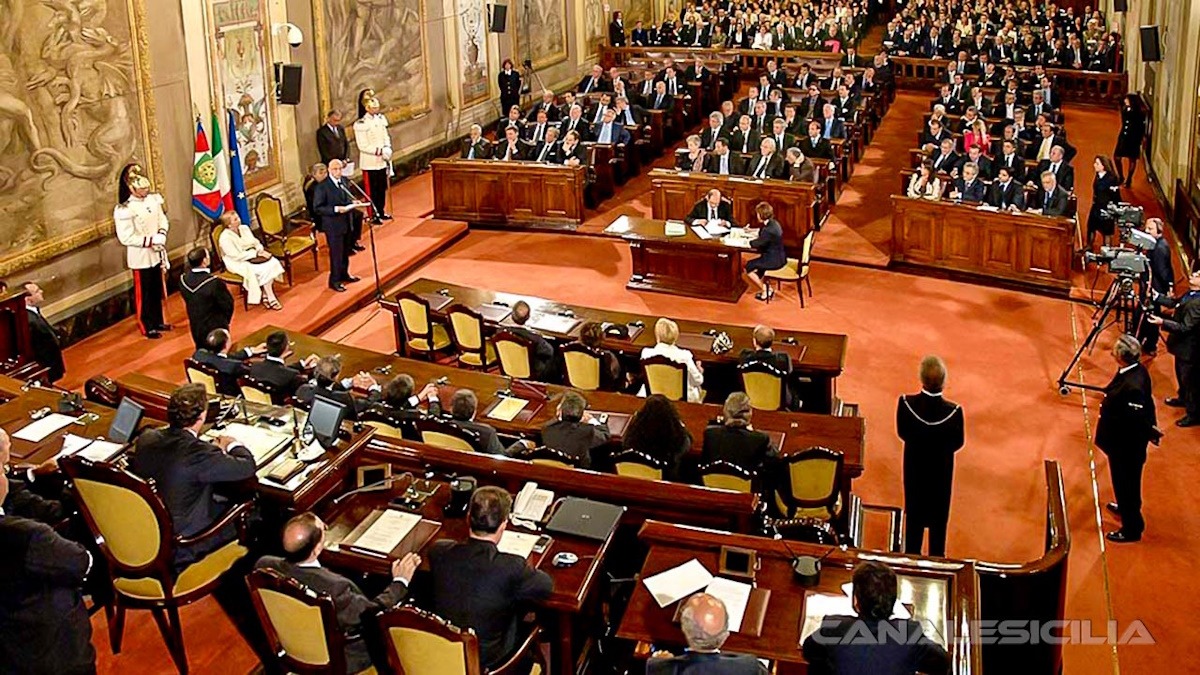 Stop a incarichi parlamentari per chi cambia partito in Sicilia, Commissione approva - 