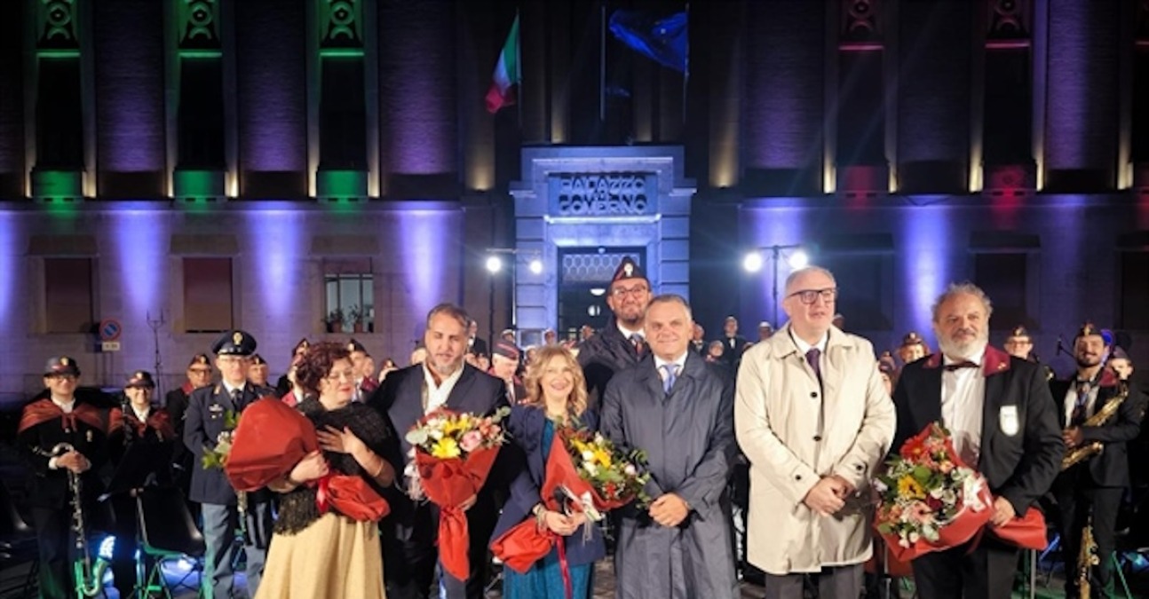 La Provincia di Enna celebra i suoi 100 anni. Piazza Garibaldi si accende tra musica e applausi - 