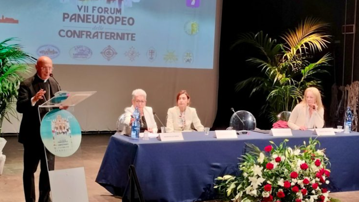Enna. Forum Paneuropeo delle Confraternite, card. Bagnasco: “siate il germoglio della nuova primavera della Chiesa” - 