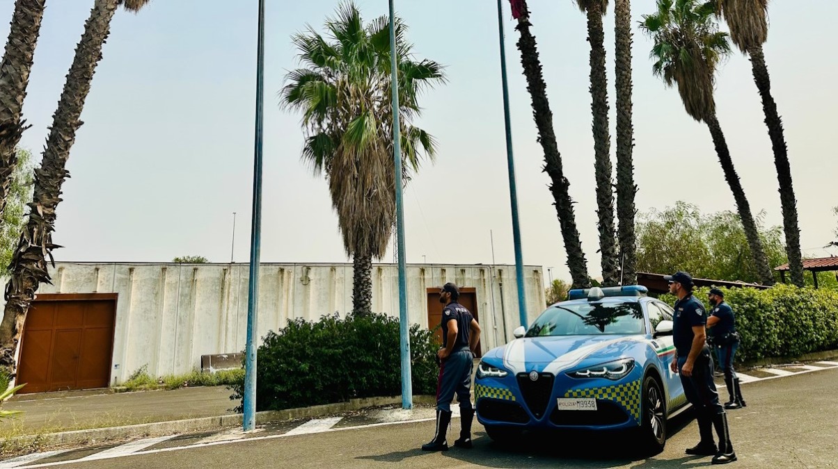 Polstrada Catenanuova recupera refurtiva sottratta a anziana con truffa “finto Carabiniere”, arrestati due soggetti e recuperati monili in oro per 11.500 euro - 