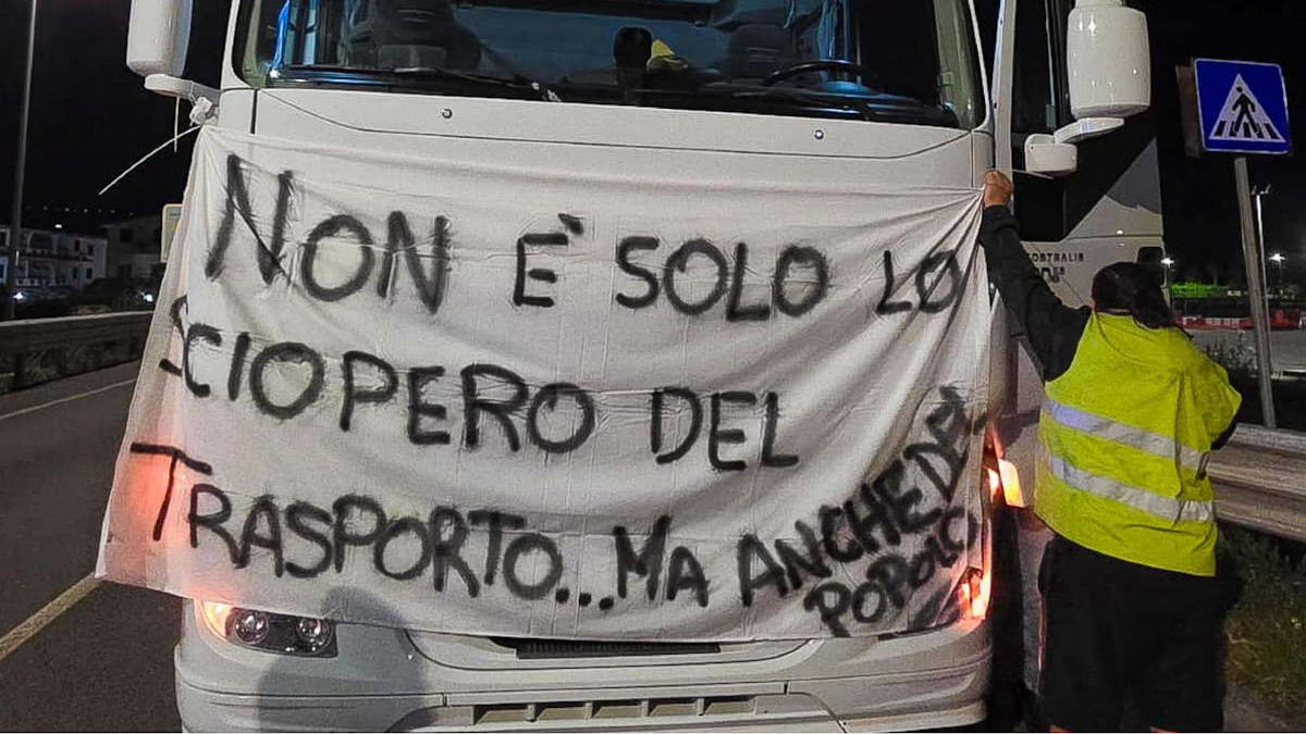 Comitato autotrasportatori allenta fermo in Sicilia, via libera a consegne ortofrutta - 