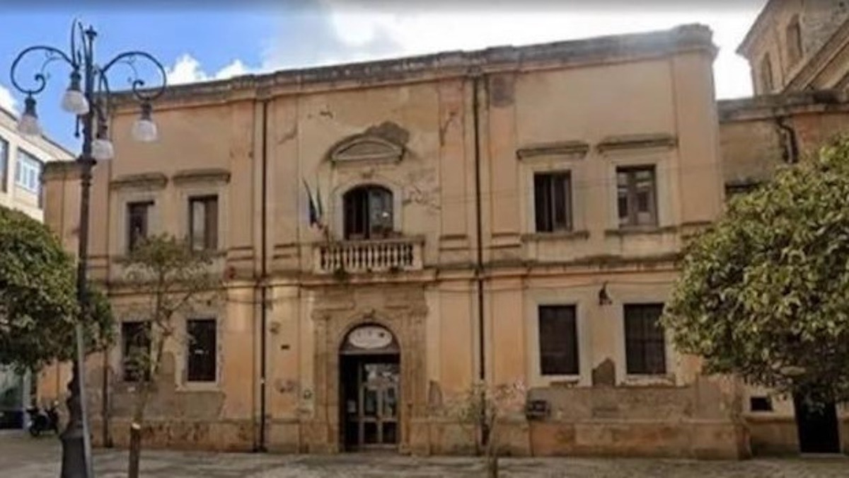 Enna. Consiglieri Enna Futura accendono riflettori sull'ex scuola Pascoli - 