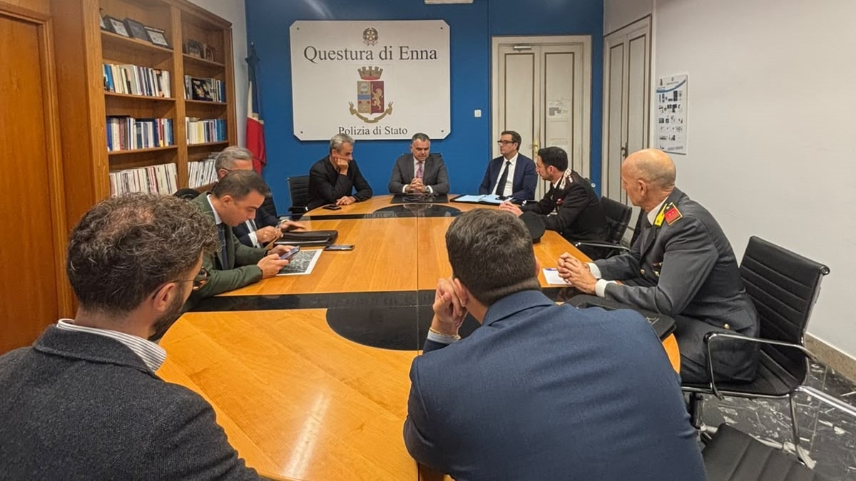 Enna. Questore predispone mirati servizi di prevenzione ai furti ai danni di Istituti bancari e postali - 